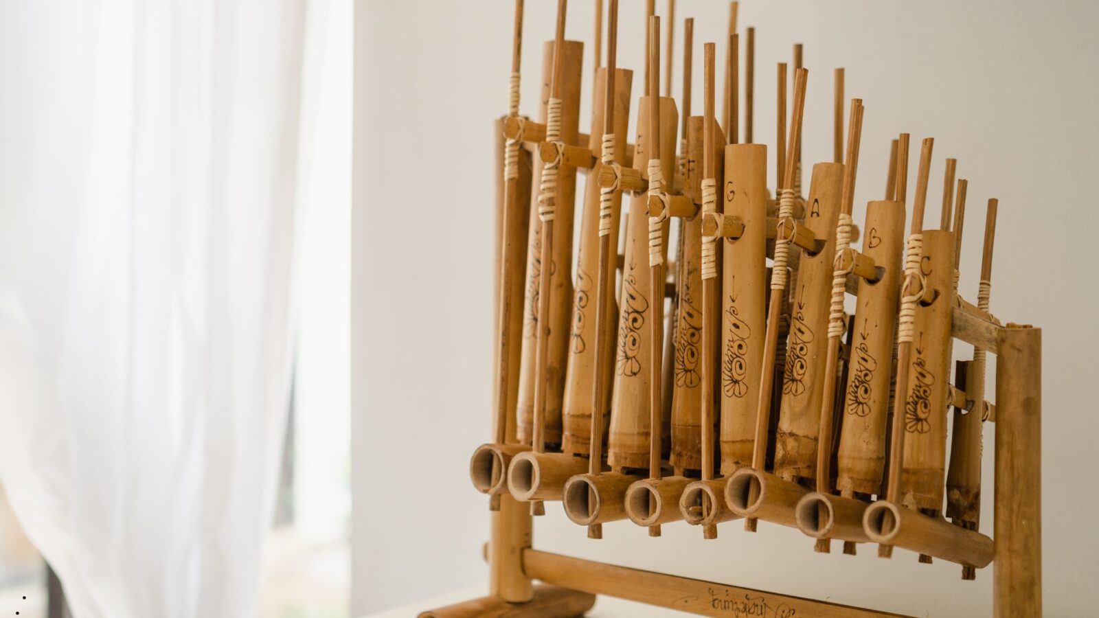Angklung Alat Musik Sunda: Sejarah, Cara Memainkan, dan Nilai Budaya yang Mendunia