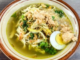 Resep Soto Ayam Lamongan: Cara Membuat Kuah Gurih Kuning yang Khas dan Lezat
