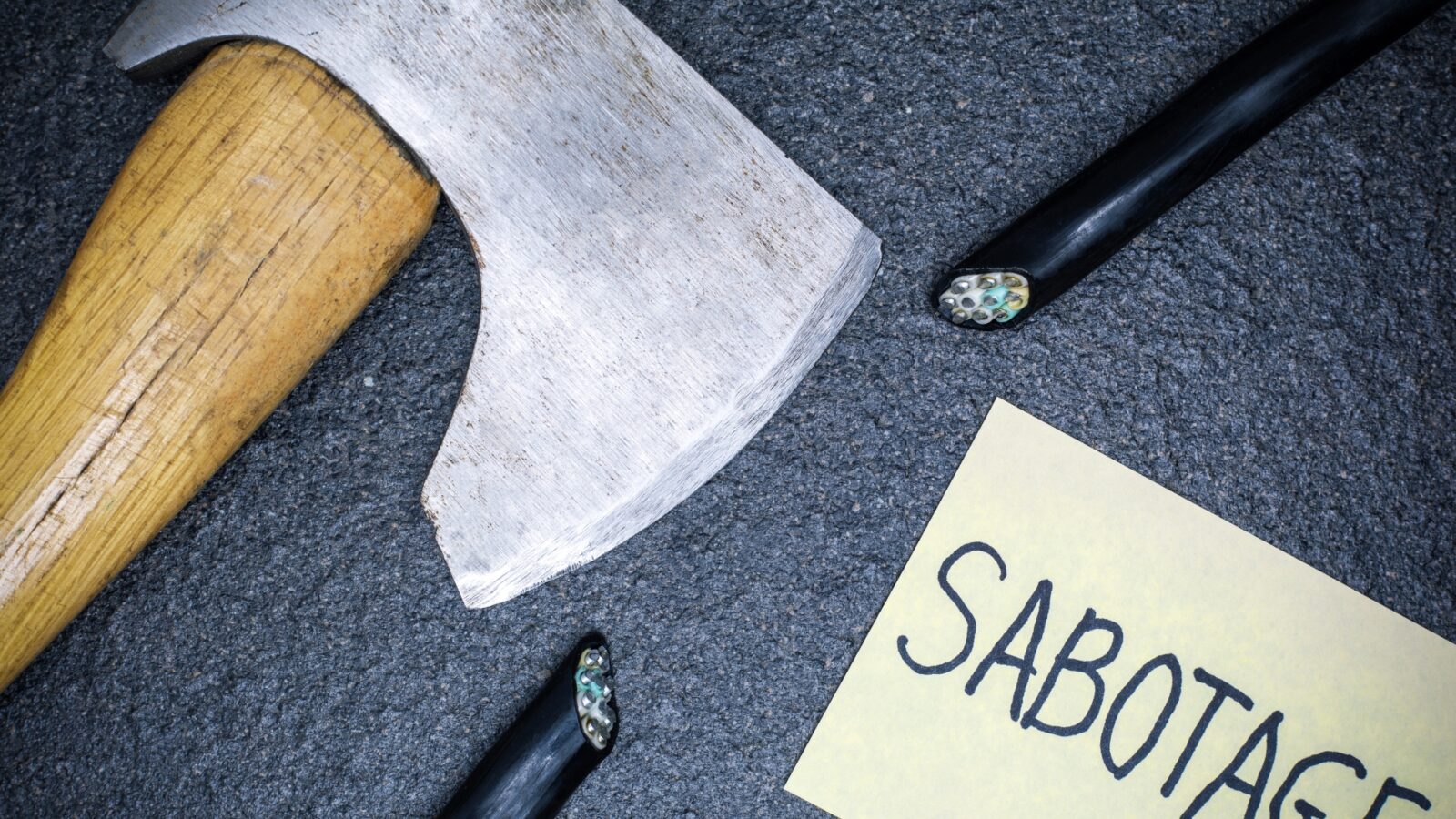 Apa Itu Sabotase dan Bagaimana Mencegahnya di Dunia Bisnis serta Kehidupan Sehari-hari